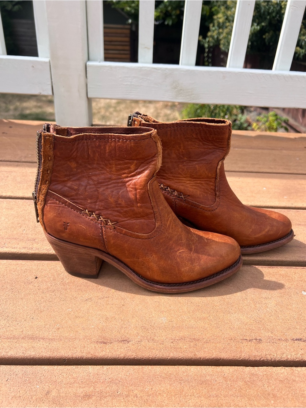 Distressed FRYE brown/cognac Leslie Artisan Leather Women's Ankle boots